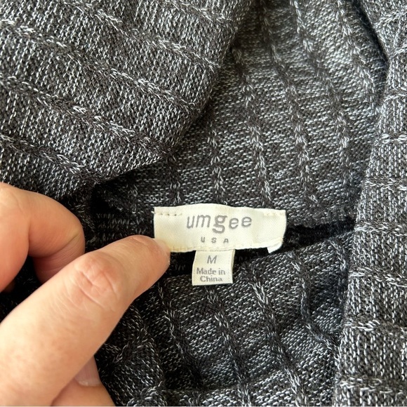 Umgee Grey Ribbed Knit Cowl Neck Lagenlook Tunic Top - Picture 7 of 14